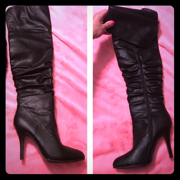 Shoes - 🖤 Knee High Sexy Black Heels 🖤